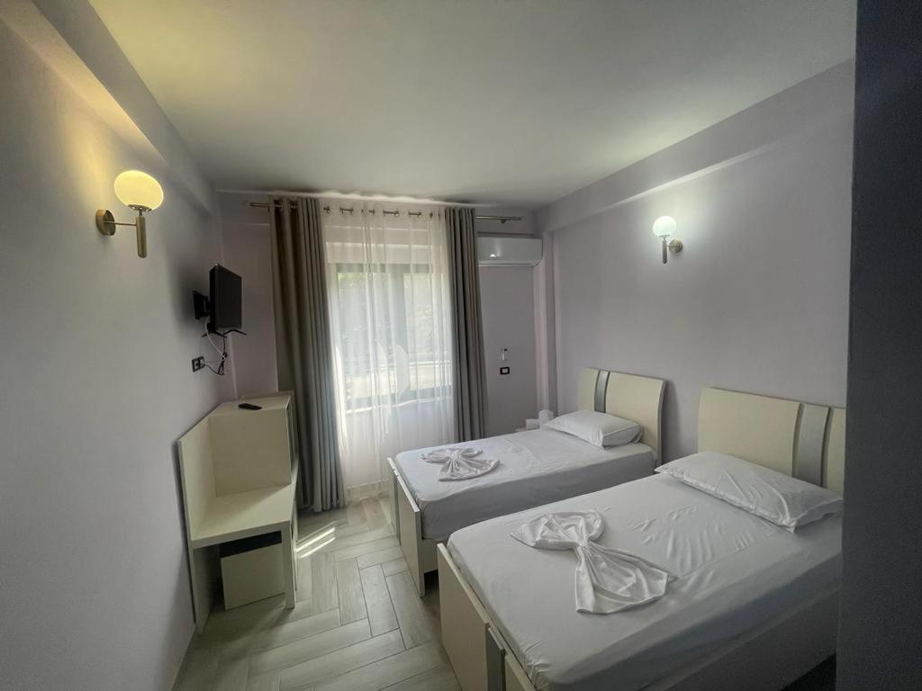 Hotel Ferrara Durrës Kültér fotó